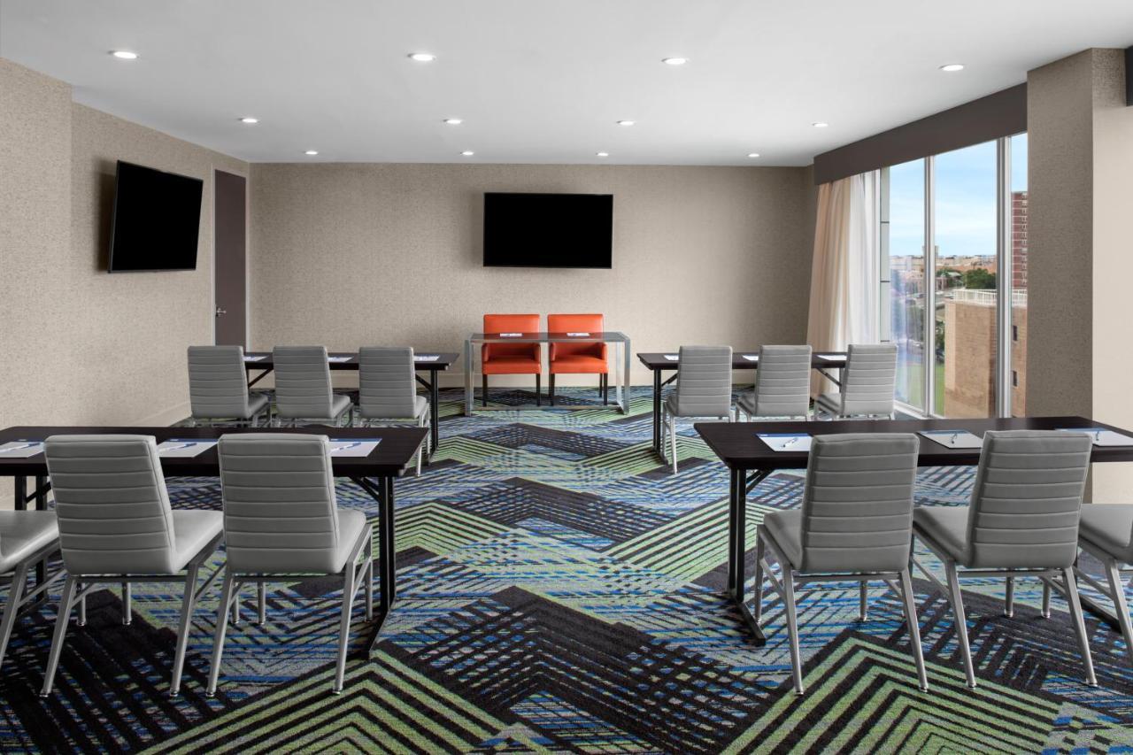 Holiday Inn Express & Suites Woodside Laguardia Airport New York Exterior foto